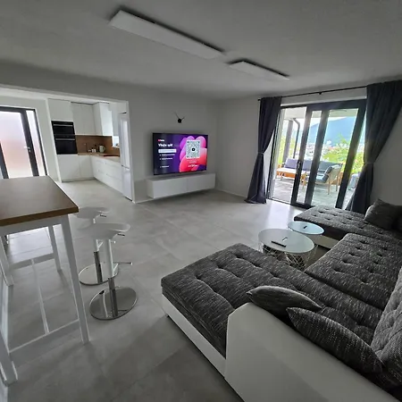 アパート Bb With Pool And Garden バンスカー・ビストリツァ