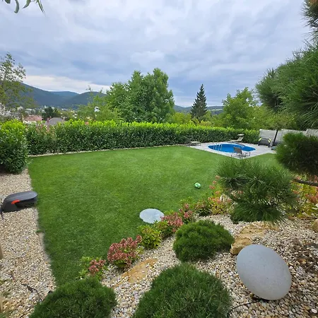 アパート Bb With Pool And Garden バンスカー・ビストリツァ