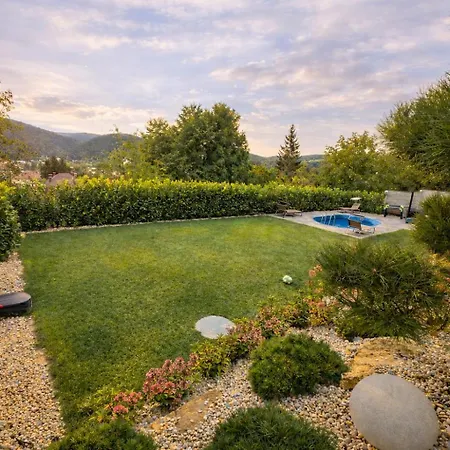 Bb With Pool And Garden *